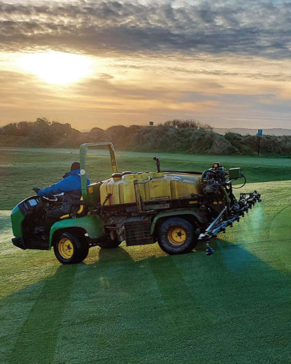 Carr_Golf_Maintenance_How It Works_Leader 3_Spraying to improve course condition